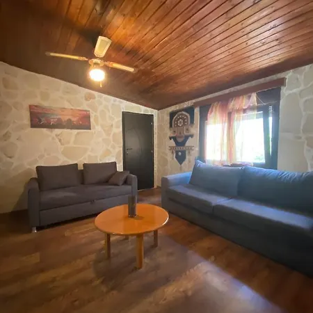 Konstantina's Stone House Ferienhaus *